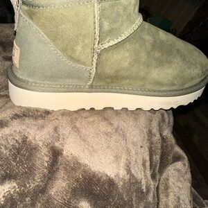 UGG OLIVE Green Suede Ankle Booties with Plush Lining